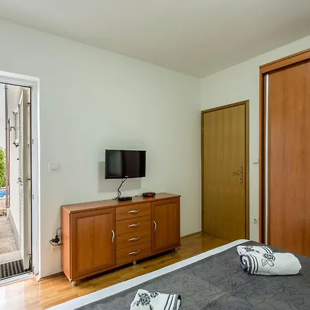 Willa Ezgeta Kaštel Novi