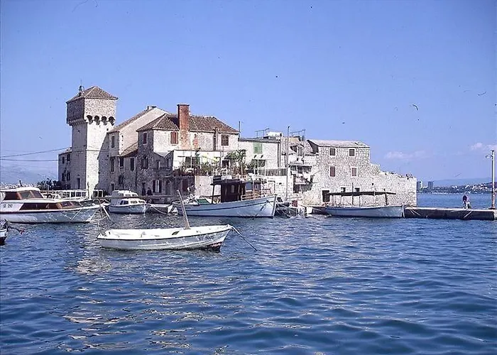 Ezgeta Villa Kaštel Novi